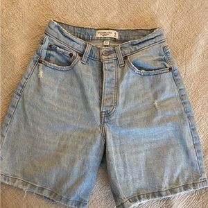 Abercrombie & Fitch The 7” Dad Shorts